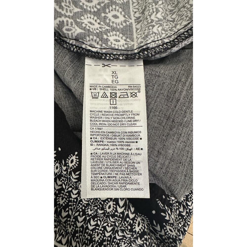 Old Navy XL Black and White Ornament Design V Neck Shift Dress - Picture 2 of 6